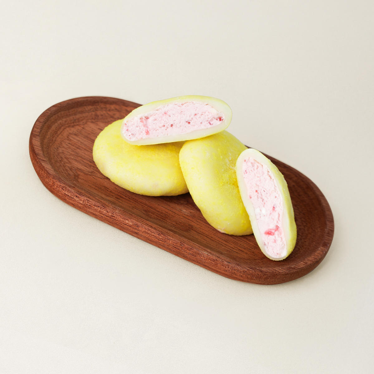 딸기 품은 보름달크림떡